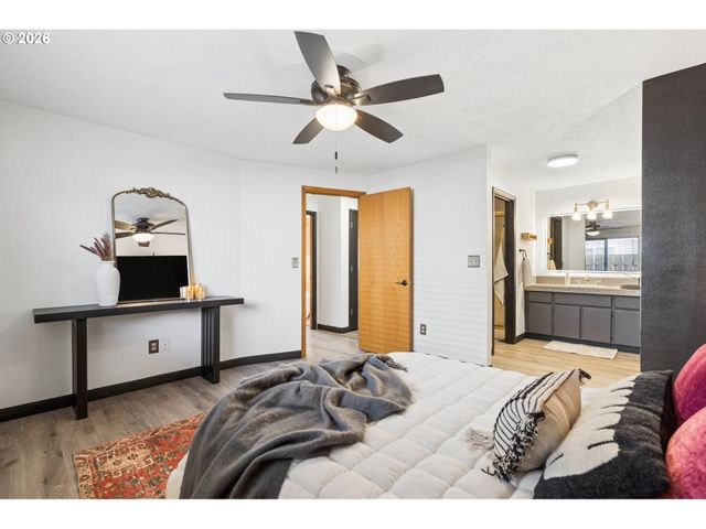 6408 Se LOIS St, Hillsboro, OR 97003
