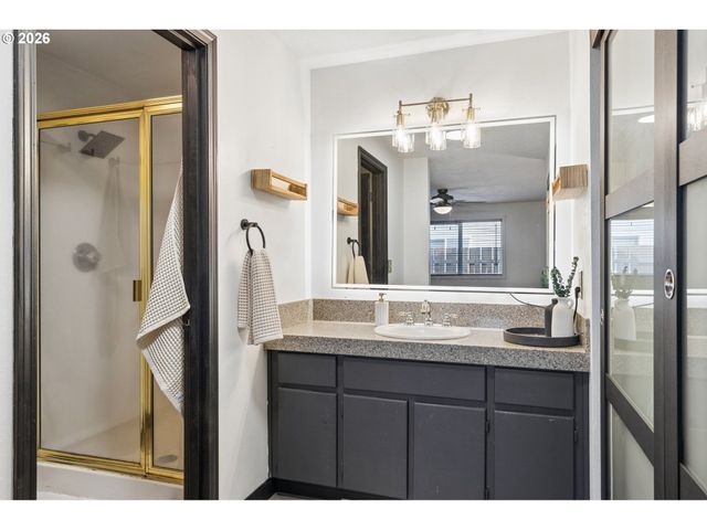 6408 Se LOIS St, Hillsboro, OR 97003
