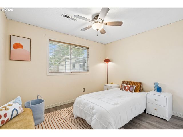6408 Se LOIS St, Hillsboro, OR 97003