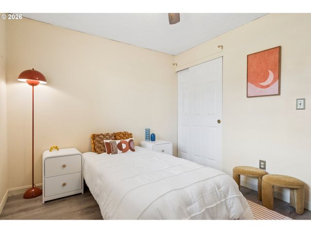 6408 Se LOIS St, Hillsboro, OR 97003