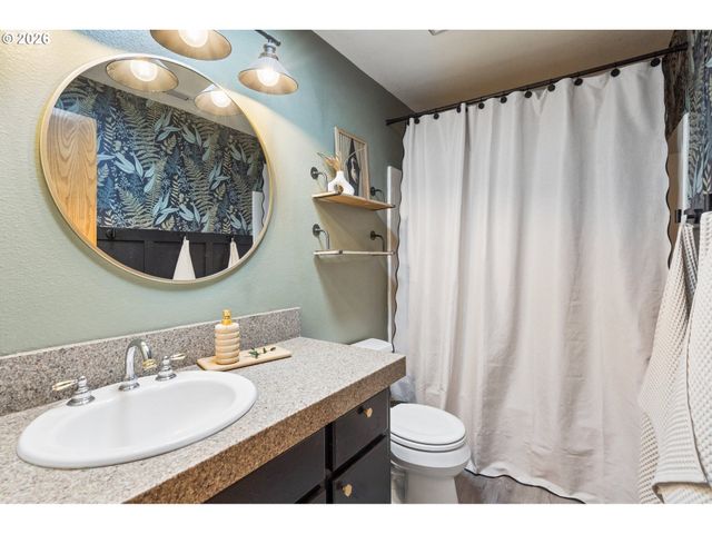 6408 Se LOIS St, Hillsboro, OR 97003