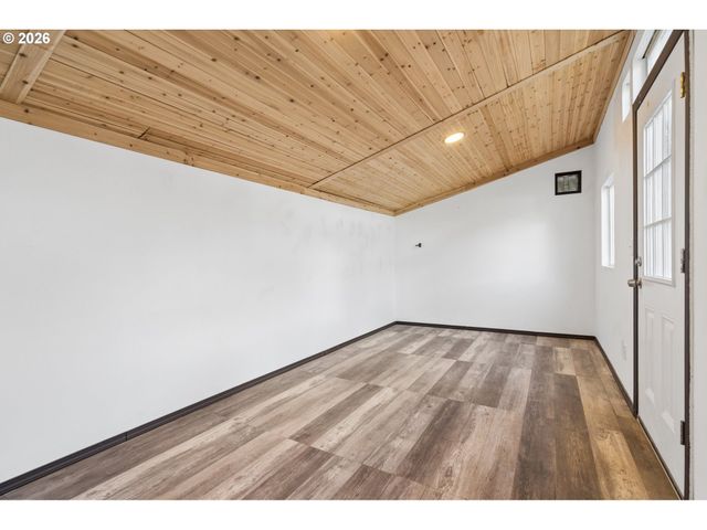 6408 Se LOIS St, Hillsboro, OR 97003