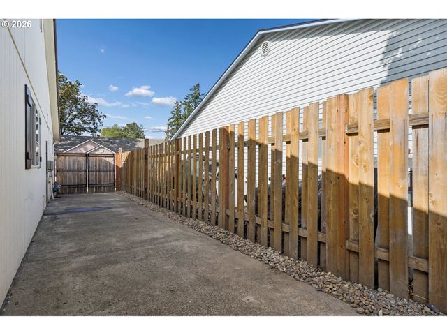 6408 Se LOIS St, Hillsboro, OR 97003