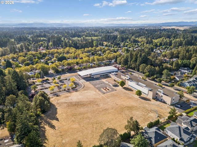 6408 Se LOIS St, Hillsboro, OR 97003