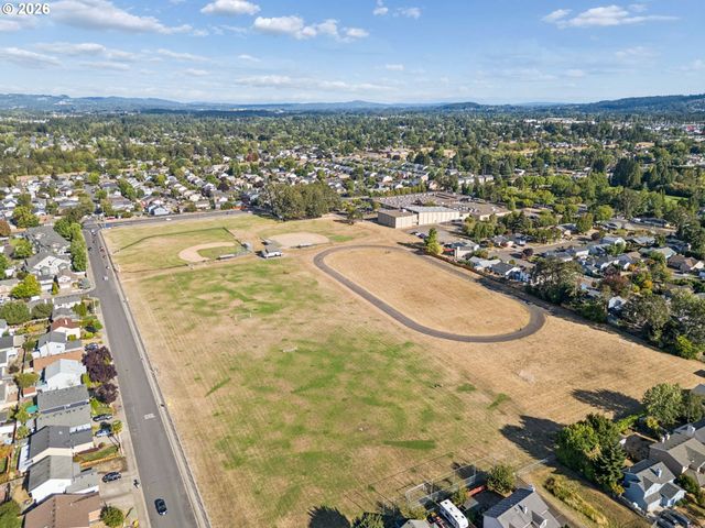 6408 Se LOIS St, Hillsboro, OR 97003