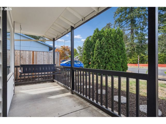 6408 Se LOIS St, Hillsboro, OR 97003
