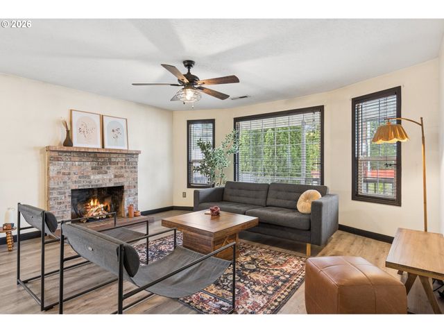 6408 Se LOIS St, Hillsboro, OR 97003