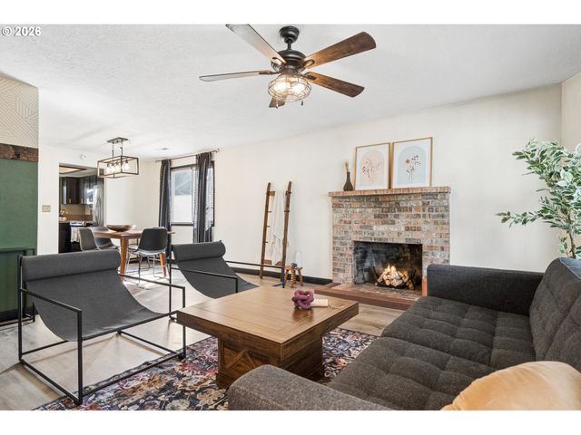 6408 Se LOIS St, Hillsboro, OR 97003