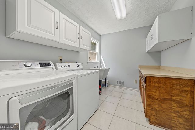 330 Laurelwood Drive, Tyrone, GA 30290