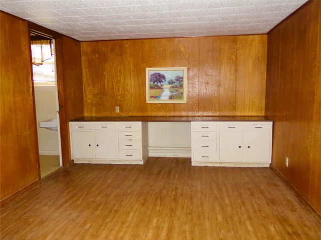 604 S Mechanic Street, Weimar, TX 78962