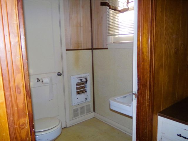 604 S Mechanic Street, Weimar, TX 78962