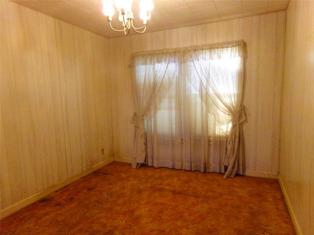 604 S Mechanic Street, Weimar, TX 78962