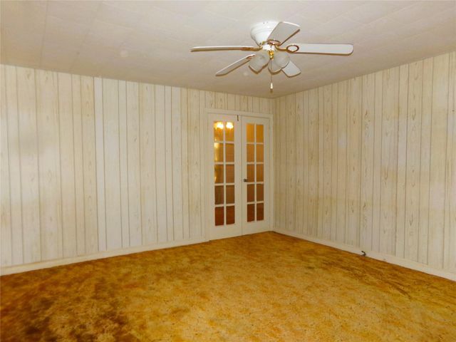 604 S Mechanic Street, Weimar, TX 78962