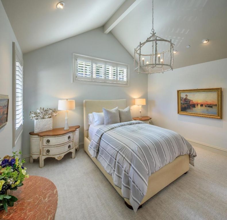 Image 15 of property listing at 22480 Mount Eden Road, Saratoga, CA 95070