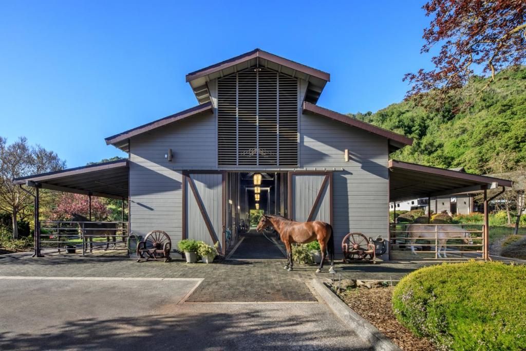 Image 23 of property listing at 22480 Mount Eden Road, Saratoga, CA 95070