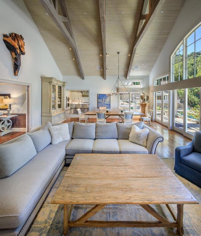 Image 5 of property listing at 22480 Mount Eden Road, Saratoga, CA 95070