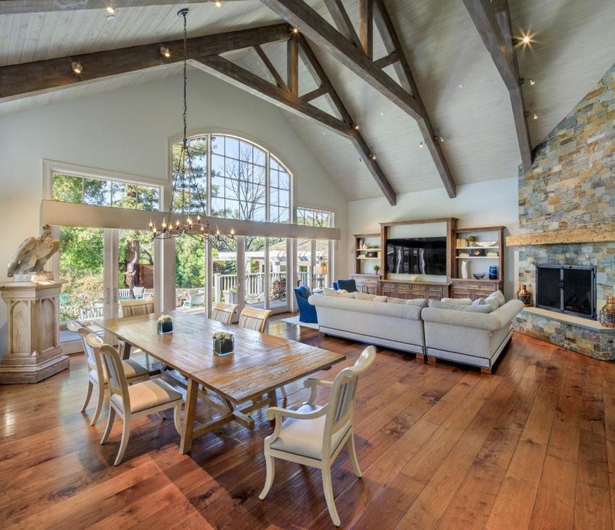 Image 6 of property listing at 22480 Mount Eden Road, Saratoga, CA 95070