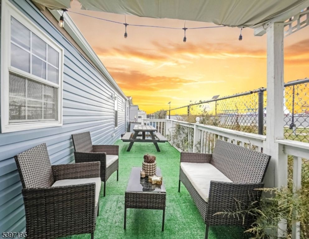 190 West 24th Street B22, Bayonne City, NJ 07002