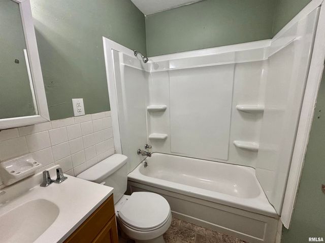 111 N TOWER Road, Carbondale, IL 62901