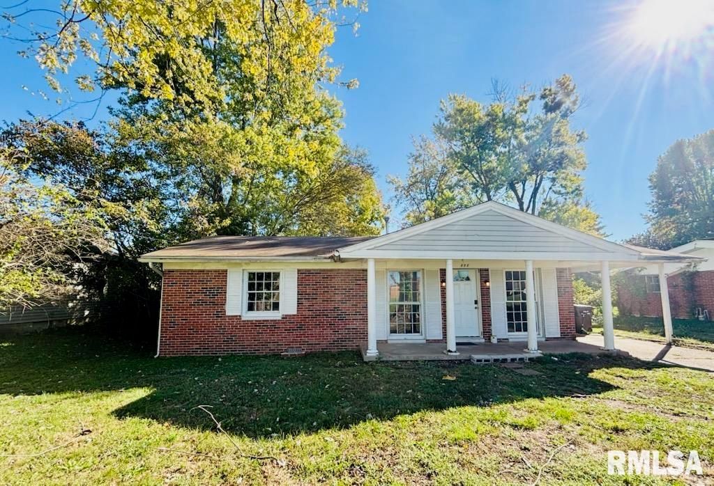 111 N TOWER Road, Carbondale, IL 62901