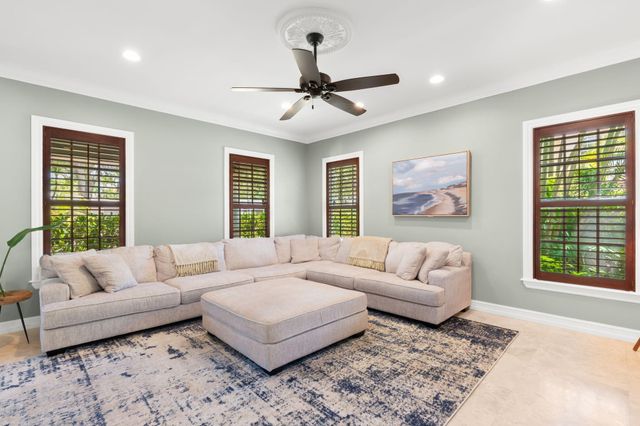 633 NE 20th Street, Wilton Manors, FL 33305