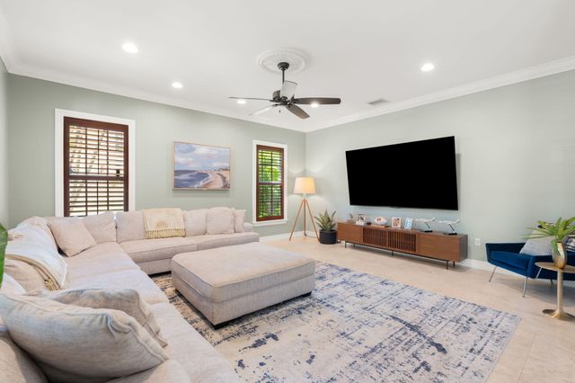 633 NE 20th Street, Wilton Manors, FL 33305