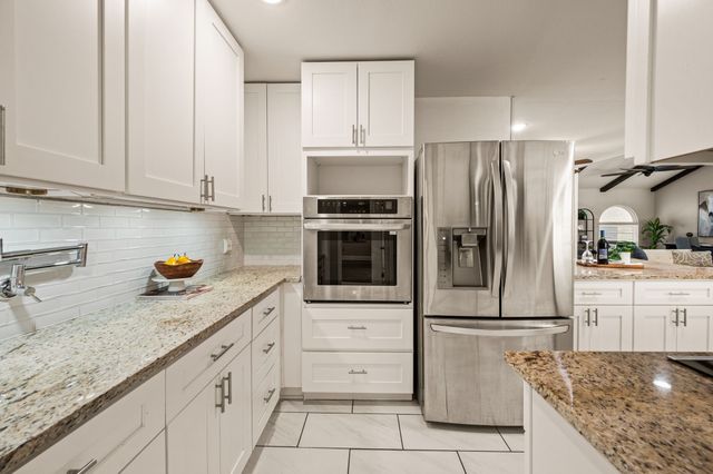 633 Lewis Drive, Hurst, TX 76054