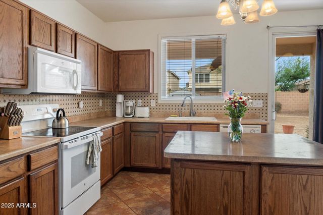 18222 W LUNDBERG Street, Surprise, AZ 85388