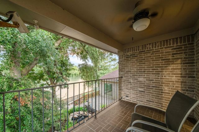407 Lakeside Boulevard, Sugar Land, TX 77478