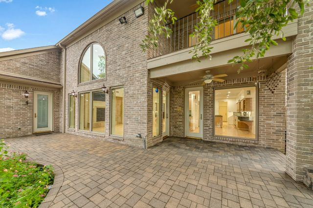 407 Lakeside Boulevard, Sugar Land, TX 77478
