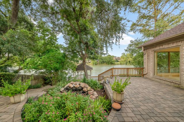 407 Lakeside Boulevard, Sugar Land, TX 77478
