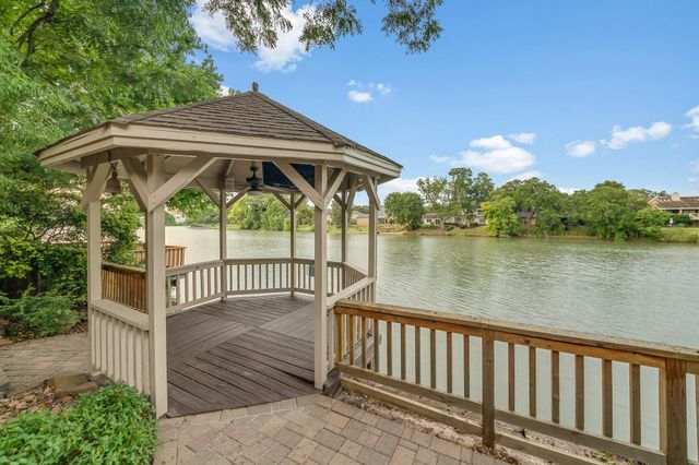 407 Lakeside Boulevard, Sugar Land, TX 77478
