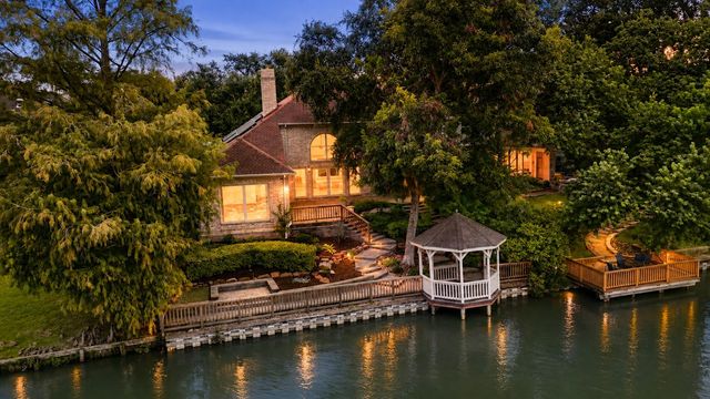 407 Lakeside Boulevard, Sugar Land, TX 77478