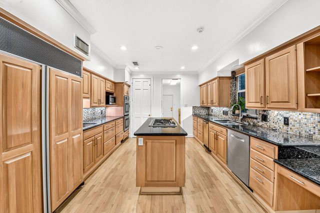 407 Lakeside Boulevard, Sugar Land, TX 77478
