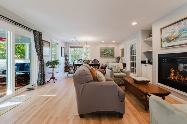 30 Arthur's Pl, Bridgewater, MA 02324