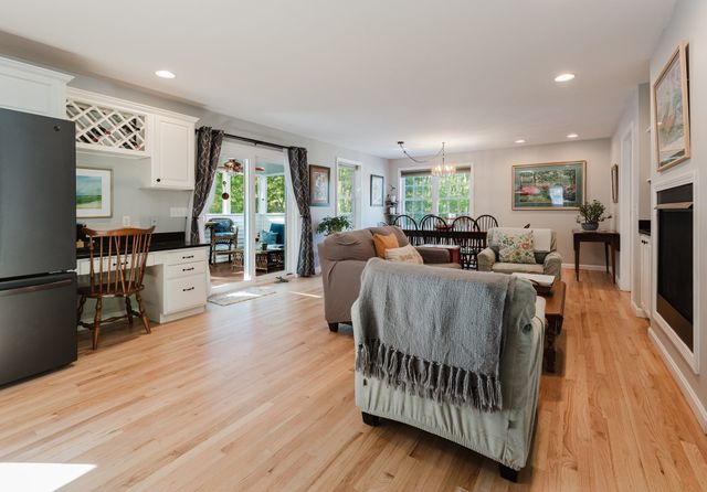 30 Arthur's Pl, Bridgewater, MA 02324