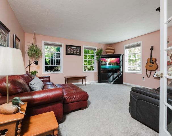 30 Arthur's Pl, Bridgewater, MA 02324