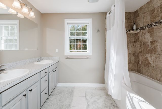30 Arthur's Pl, Bridgewater, MA 02324