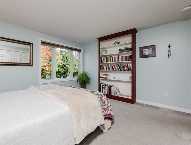 30 Arthur's Pl, Bridgewater, MA 02324