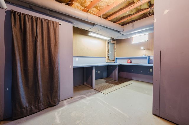 30 Arthur's Pl, Bridgewater, MA 02324