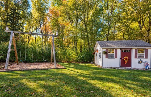 30 Arthur's Pl, Bridgewater, MA 02324