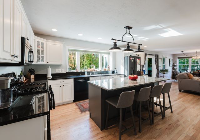 30 Arthur's Pl, Bridgewater, MA 02324