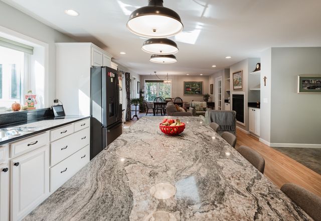 30 Arthur's Pl, Bridgewater, MA 02324