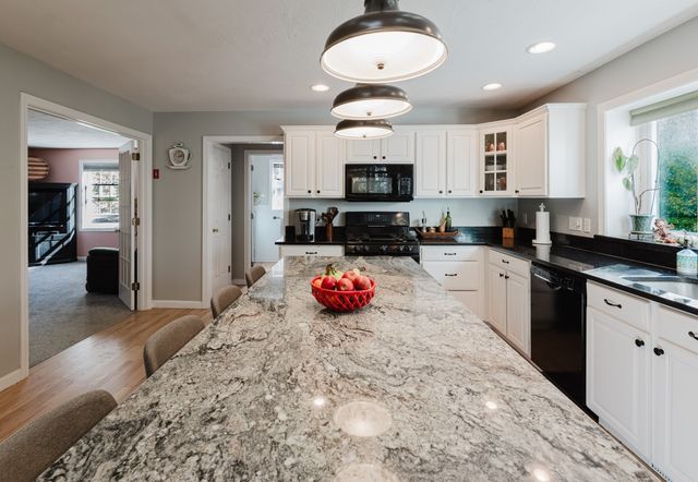 30 Arthur's Pl, Bridgewater, MA 02324