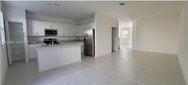 2683 SE 12th St, Homestead, FL 33035