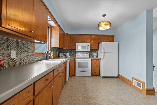 913 N HARRIMAN STREET, Appleton, WI 54911