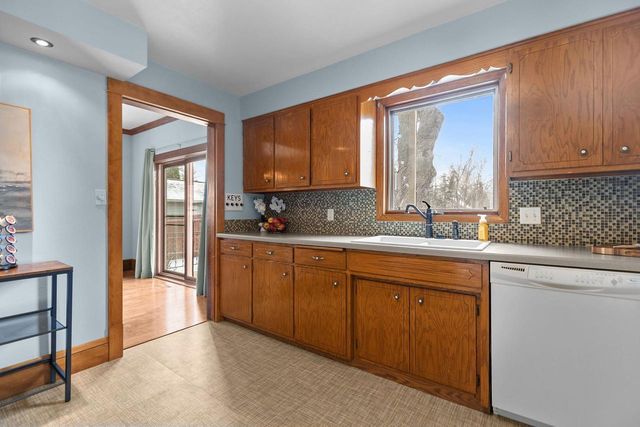 913 N HARRIMAN STREET, Appleton, WI 54911