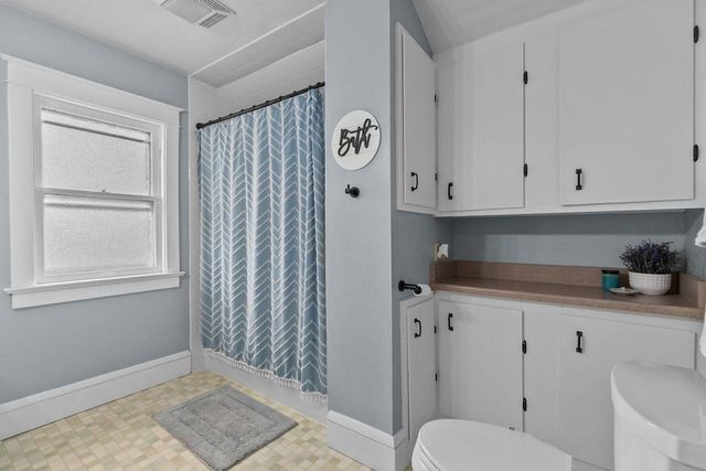 913 N HARRIMAN STREET, Appleton, WI 54911