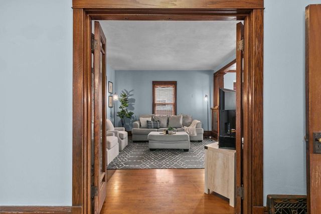 913 N HARRIMAN STREET, Appleton, WI 54911