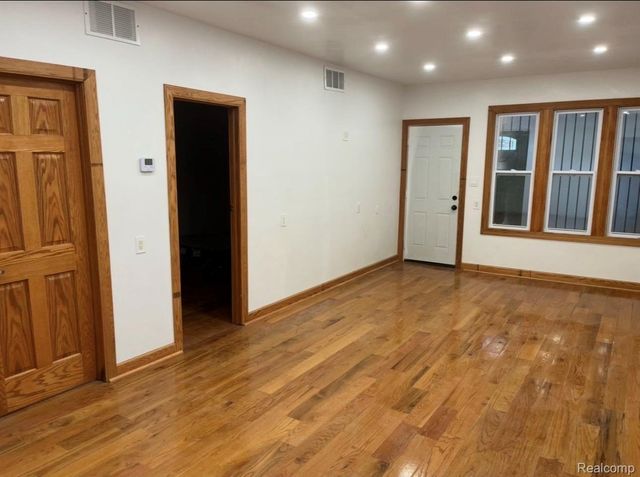 17333 Fenelon Street, Detroit, MI 48212